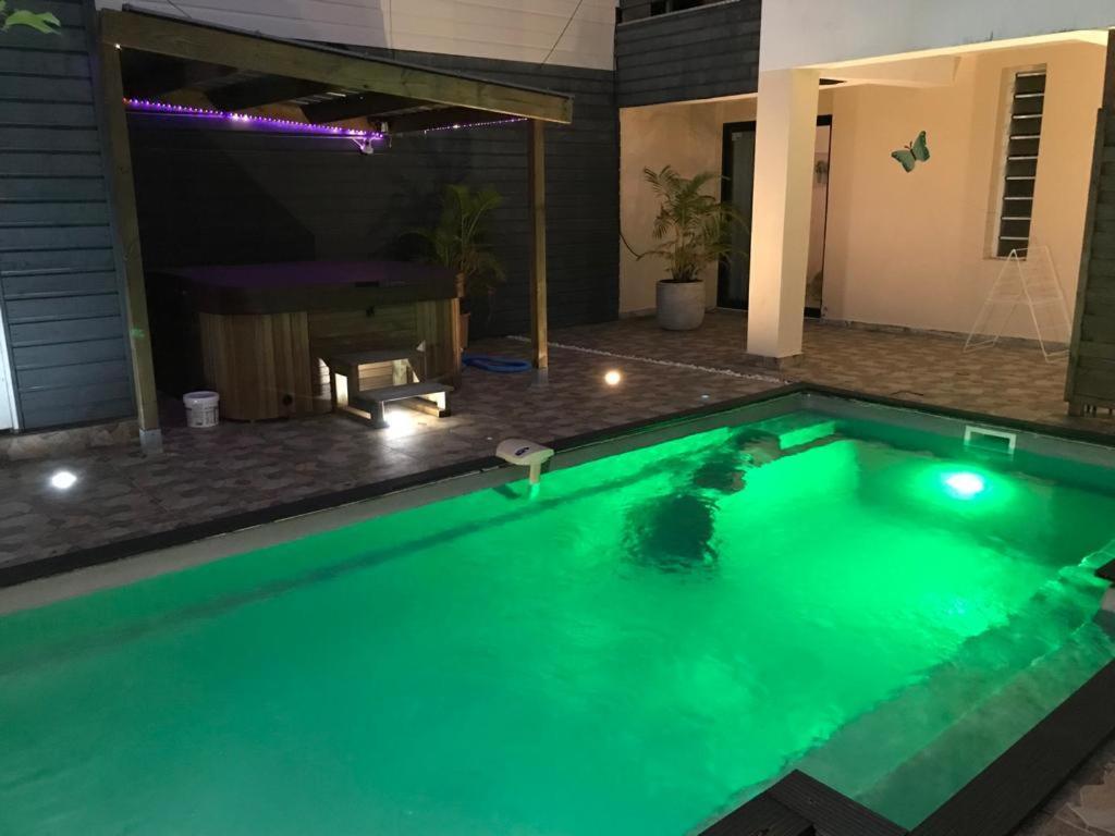 Le Flamboyant Avec Piscine Chauffee 30° Et Jacuzzi Appartement Saint-André Buitenkant foto