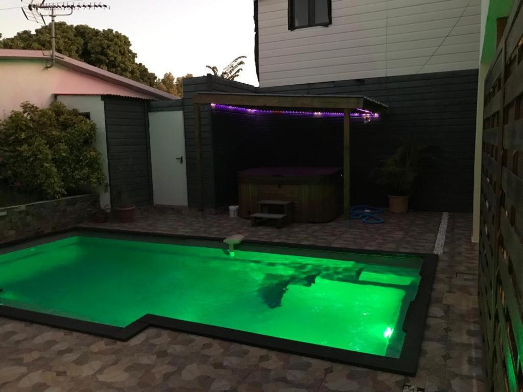 Le Flamboyant Avec Piscine Chauffee 30° Et Jacuzzi Appartement Saint-André Buitenkant foto
