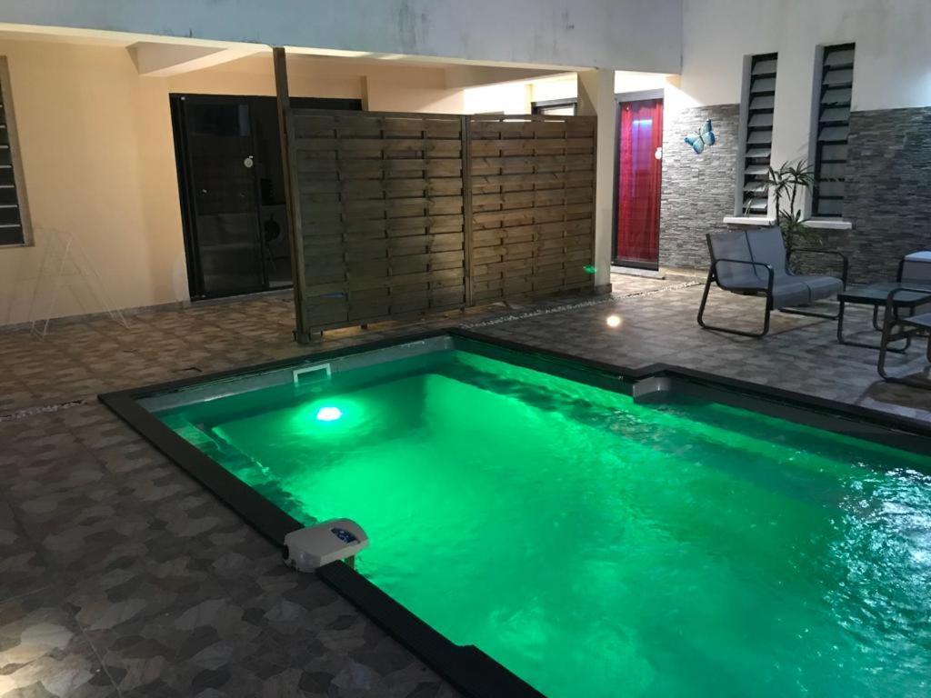 Le Flamboyant Avec Piscine Chauffee 30° Et Jacuzzi Appartement Saint-André Buitenkant foto